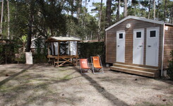 Camping avec sanitaires privés sur emplacement
