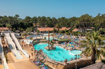 Parc aquatique au camping 5 étoiles le Vieux Port dans les Landes 