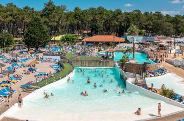 Piscines au camping 5 étoiles le Vieux Port dans les Landes 
