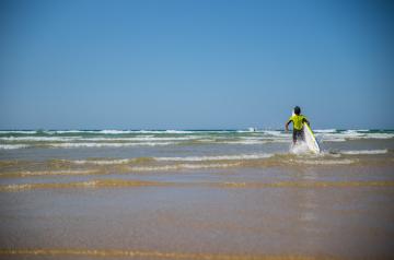 Surf au camping 5 étoiles le Vieux Port dans les Landes 
