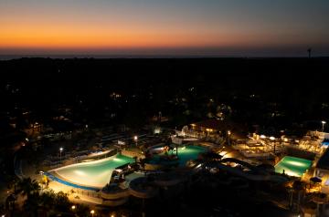 Coucher du soleil au camping 5 étoiles le Vieux Port dans les Landes 