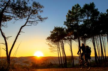 Coucher du soleil au camping 5 étoiles le Vieux Port dans les Landes 