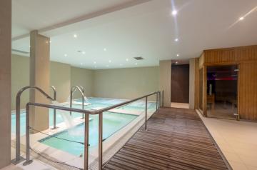 Espace vide du centre aquatique balnéo thérapie du Spa du camping 5 étoiles dans les Landes en bord de mer avec tout le nécessaire pour remise en forme et bien-être.