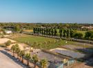 Plaine des sports du camping 5 étoiles Le Vieux Port dans les Landes vue du ciel