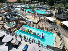 Vue drone photo plan aérien de l'animation piscine Total Wipe Out / WipeOut au camping 5 étoiles Le Vieux Port à Messanges Vieux Boucau lès Bains