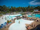 parc aquatique le vieux port août camping landes premium 5 etoiles personnes exterieur ensoleille eau piscine chauffee