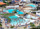 Camping avec piscines chauffées dans les Landes Des piscines extérieures tempérées pour toute la famille pendant l'été baignade et détente avec jacuzzi