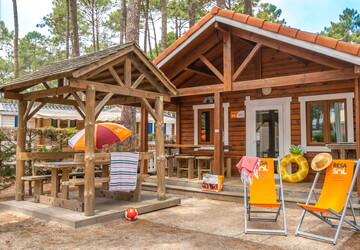 Vue ensemble Chalet Bois 4/5 personnes dans les Landes au camping Le Vieux Port