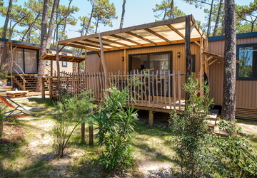 Vue ensemble Lodge Premium 6 personnes dans les Landes au camping Le Vieux Port