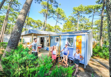 Extérieur et emplacement Mobil-home Resasol 6/8 personnes dans les Landes au camping Le Vieux Port