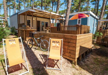 Vue ensemble Cottage Duo Suite Premium jacuzzi 6 personnes dans les Landes au camping Le Vieux Port