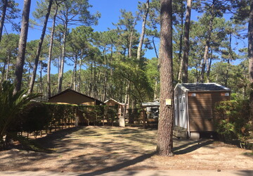 Parcelle Emplacement VIP 120 2/6 personnes dans les Landes au camping Le Vieux Port