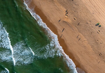 Vagues et plage de Messanges dans les Landes depuis le ciel