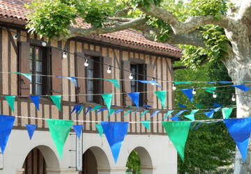 Maison typique landaise dans le bourg de Moliets dans les Landes