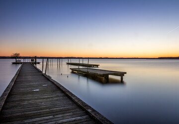 Ponton d'Azur sur le lac de Soustons au coucher de soleil