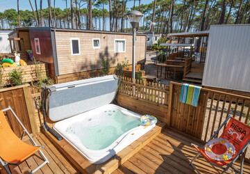 Jacuzzi cottage camping 5 étoiles Vieux Port dans les Landes 