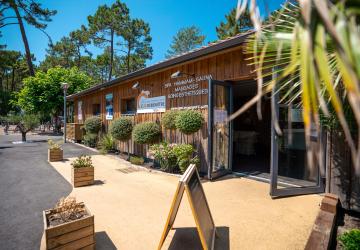 Spa du camping 5 étoiles Le Vieux Port dans les Landes à Messanges