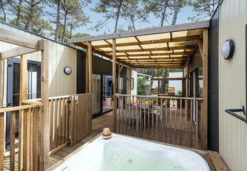 Cottage Premium Jacuzzi 8 pers Breizh Camping 5 étoiles Le Vieux Port dans les Landes