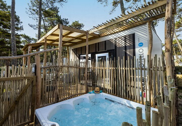 Lodge Premium Jacuzzi 2-3 pers OTELLO du camping le Vieux port dans les Landes