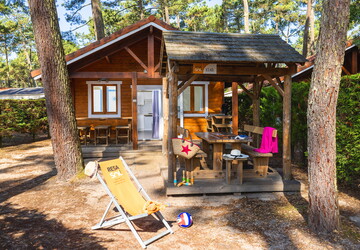 Chalet bois 6 personnes chambre dans les Landes au camping 5 étoiles le Vieux Port à Messanges