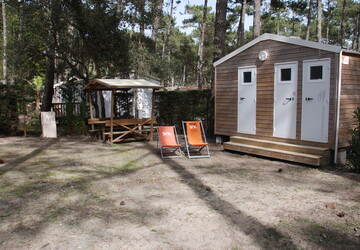 Camping avec sanitaires privés sur emplacement