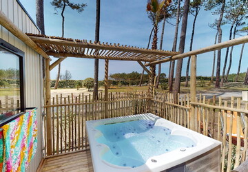 Locations avec jacuzzi privatif au camping Le Vieux Port dans les Landes
