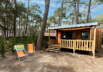 Extérieur de la cabane bois 4/5 personnes au camping Le Vieux Port à Messanges dans les Landes 