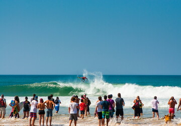 seignosse-landes-nouvelle-aquitaine-france-surf-people-vague-planche-competition-camping-5-etoiles-resasol-vacances-loisirs-evenements-le-vieux-port