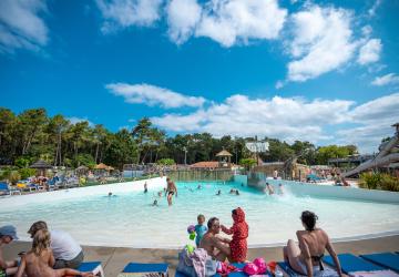 Piscines à vagues camping 5 étoiles dans les Landes