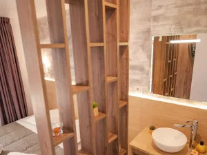 Salle de bains de la suite parentale Lodge Premium 4 personnes dans les Landes au camping Le Vieux Port