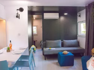 Salon Lodge Premium 4 personnes dans les Landes au camping Le Vieux Port