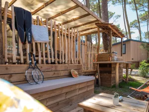 Parcelle Lodge Premium 4 personnes avec jacuzzi dans les Landes au camping Le Vieux Port