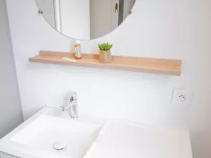 Salle de bain de la suite parentale Lodge Premium 4 personnes avec jacuzzi dans les Landes au camping Le Vieux Port