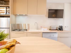 Coin cuisine Lodge Premium 6 personnes dans les Landes au camping Le Vieux Port