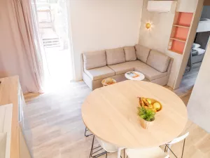 Intérieur Lodge Premium 6 personnes dans les Landes au camping Le Vieux Port
