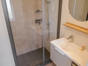 Salle de bains Lodge Premium 6 personnes dans les Landes au camping Le Vieux Port