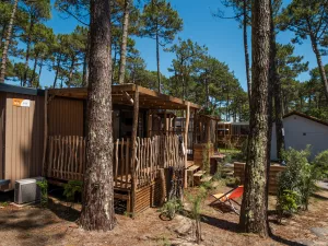 Extérieur Lodge Premium jacuzzi 6 personnes avec vue dune dans les Landes au camping Le Vieux Port