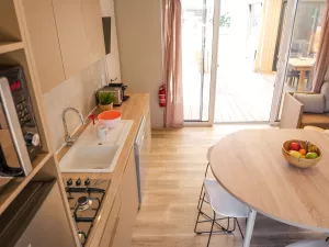 Intérieur module suite enfant Cottage Duo Suite Premium jacuzzi 8 personnes dans les Landes au camping Le Vieux Port