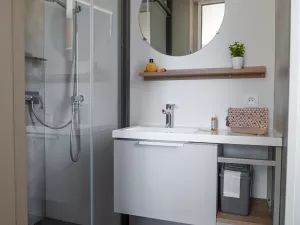 Salle de bains Cottage Duo Suite Premium jacuzzi 8 personnes dans les Landes au camping Le Vieux Port