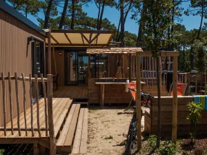 Extérieur et terrasse Cottage Duo Suite Premium jacuzzi 8 personnes dans les Landes au camping Le Vieux Port