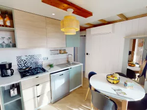 Cuisine Chalet Premium 6 personnes au camping 5 étoiles Le Vieux Port dans les Landes à Messanges