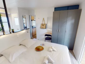 Chambre du Lodge Premium 6 personnes Dune et Jacuzzi au camping 5 étoiles Le Vieux Port à Messanges dans les Landes