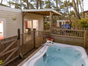 Lodge Premium Jacuzzi 2-3 pers BATICONCEPT avec le camping du Vieux port dans les Landes 