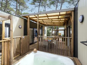 Cottage Premium Jacuzzi 8 pers Breizh Camping 5 étoiles Le Vieux Port dans les Landes