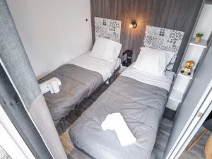 Cottage Suite Premium Jacuzzi 6 pers Otello camping 5 étoiles vieux-port dans Les Landes