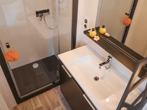 Cottage Suite Premium Jacuzzi 6 pers Otello camping 5 étoiles vieux-port dans Les Landes