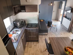 Cottage Suite Premium Jacuzzi 6 pers Otello camping 5 étoiles vieux-port dans Les Landes