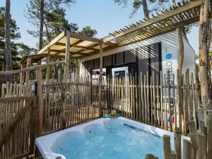 Lodge Premium Jacuzzi 2-3 pers OTELLO du camping le Vieux port dans les Landes