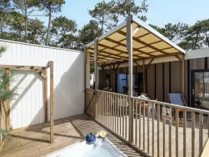 Cottage Suite Premium Jacuzzi 8 pers Breizh Camping 5 étoiles Le Vieux Port dans les Landes