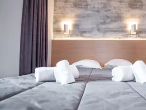 Lodge Premium 6 pers jacuzzi 5 étoiles dans les Landes au camping Le Vieux Port 